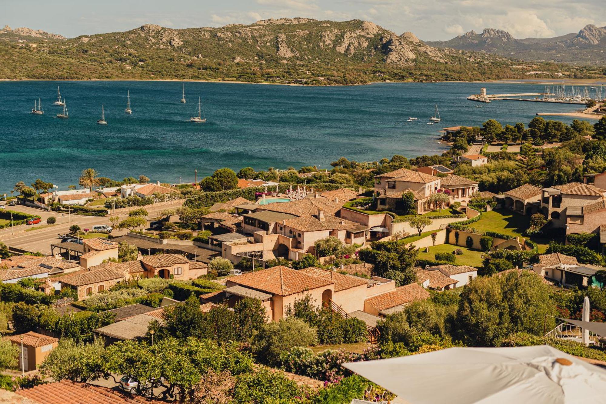 Aethos Sardinia Hotel Cannigione Exterior photo