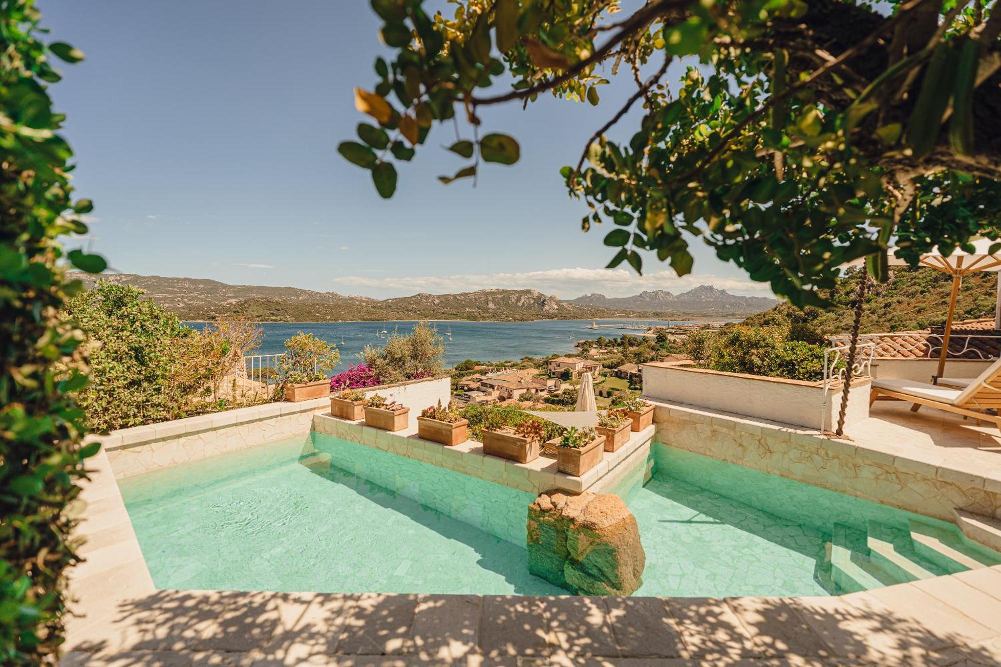 Aethos Sardinia Hotel Cannigione Exterior photo