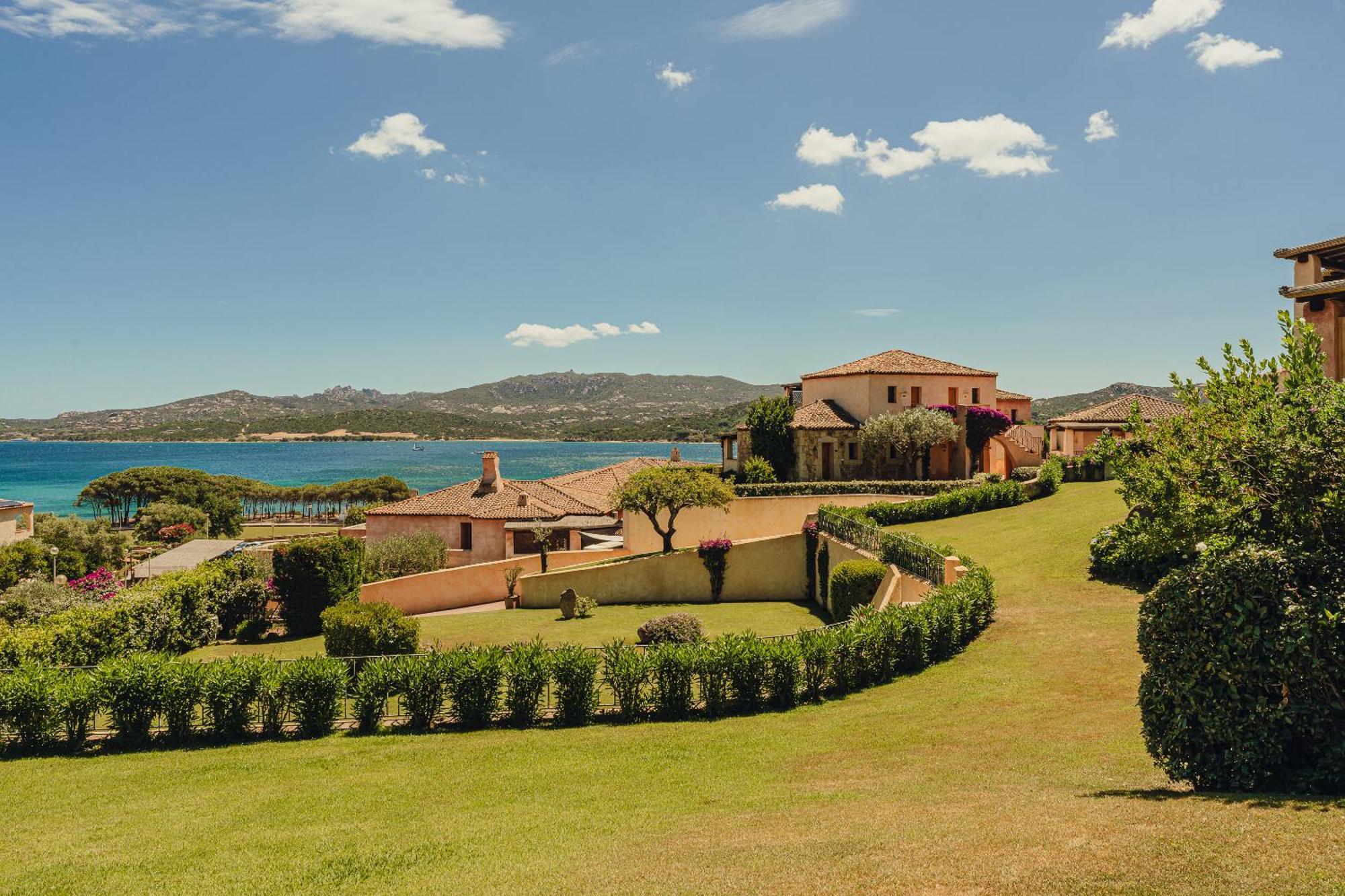 Aethos Sardinia Hotel Cannigione Exterior photo